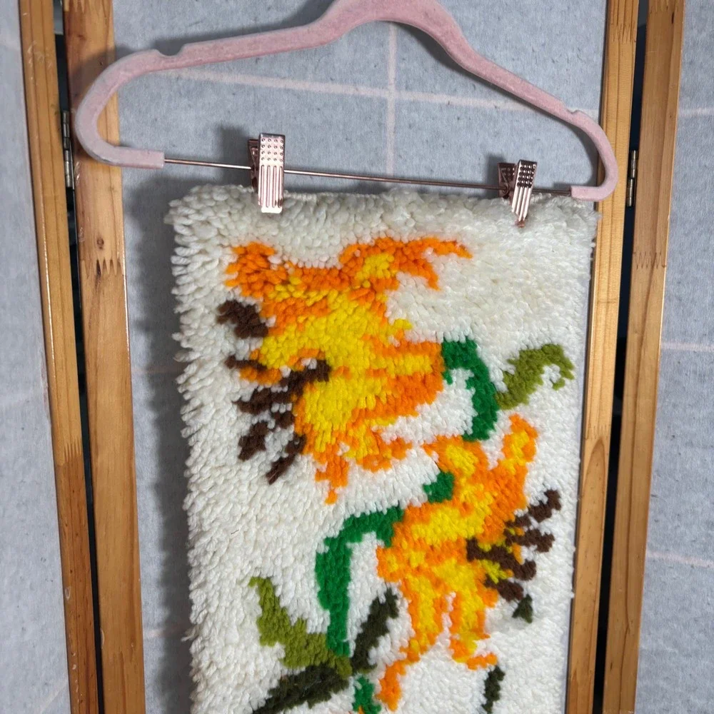 Vintage Latch Hook Floral Punch Needle Wall Hanging Orange Yellow Flowers Cream‎